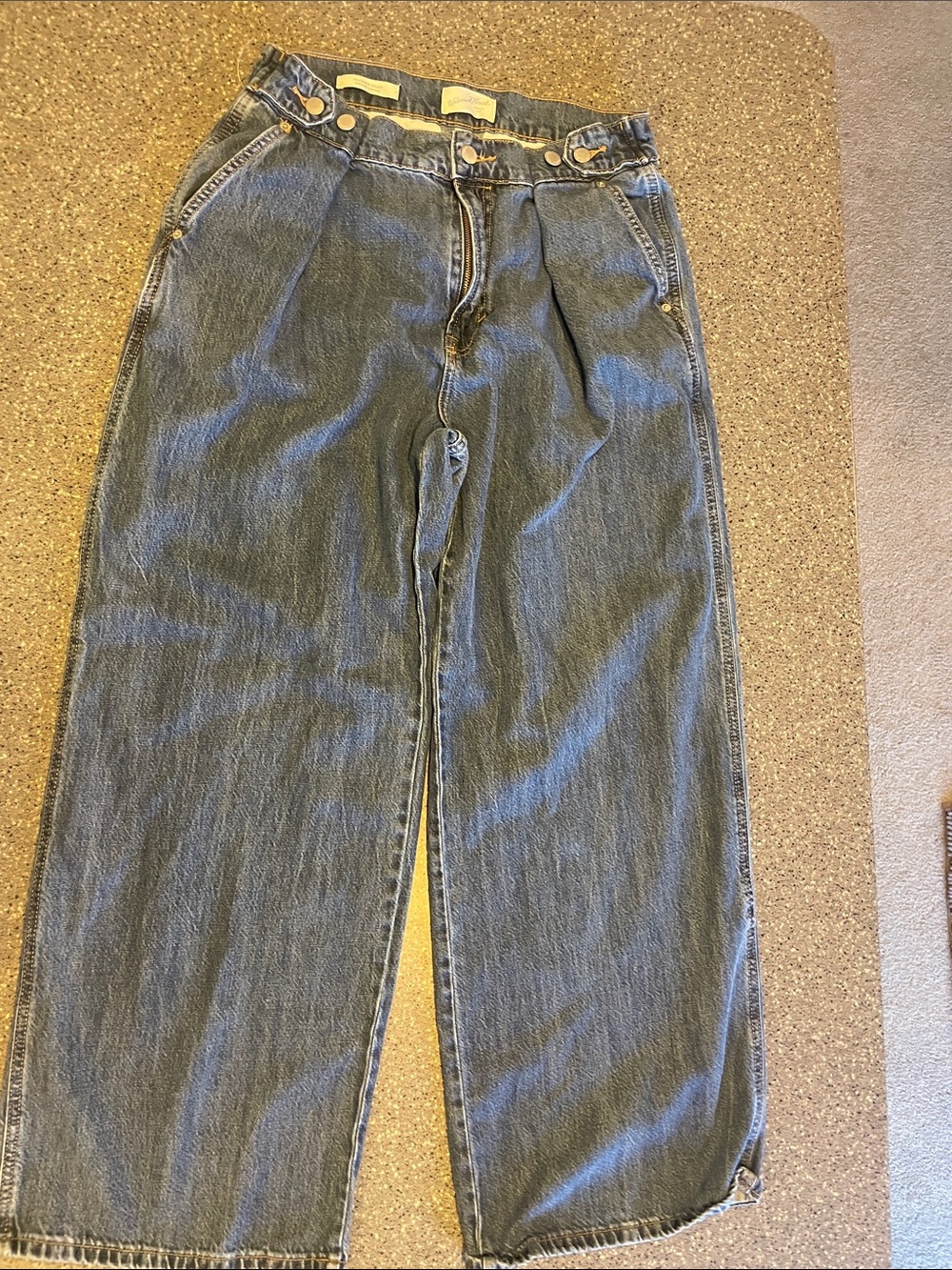 Universal Thread Women's Wide-Leg Jeans in Blue Denim